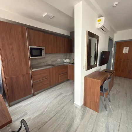 The Urban Πανσιόν 4*