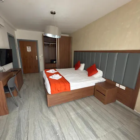 Πανσιόν The Urban 4*