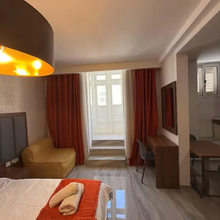 Πανσιόν The Urban 4*